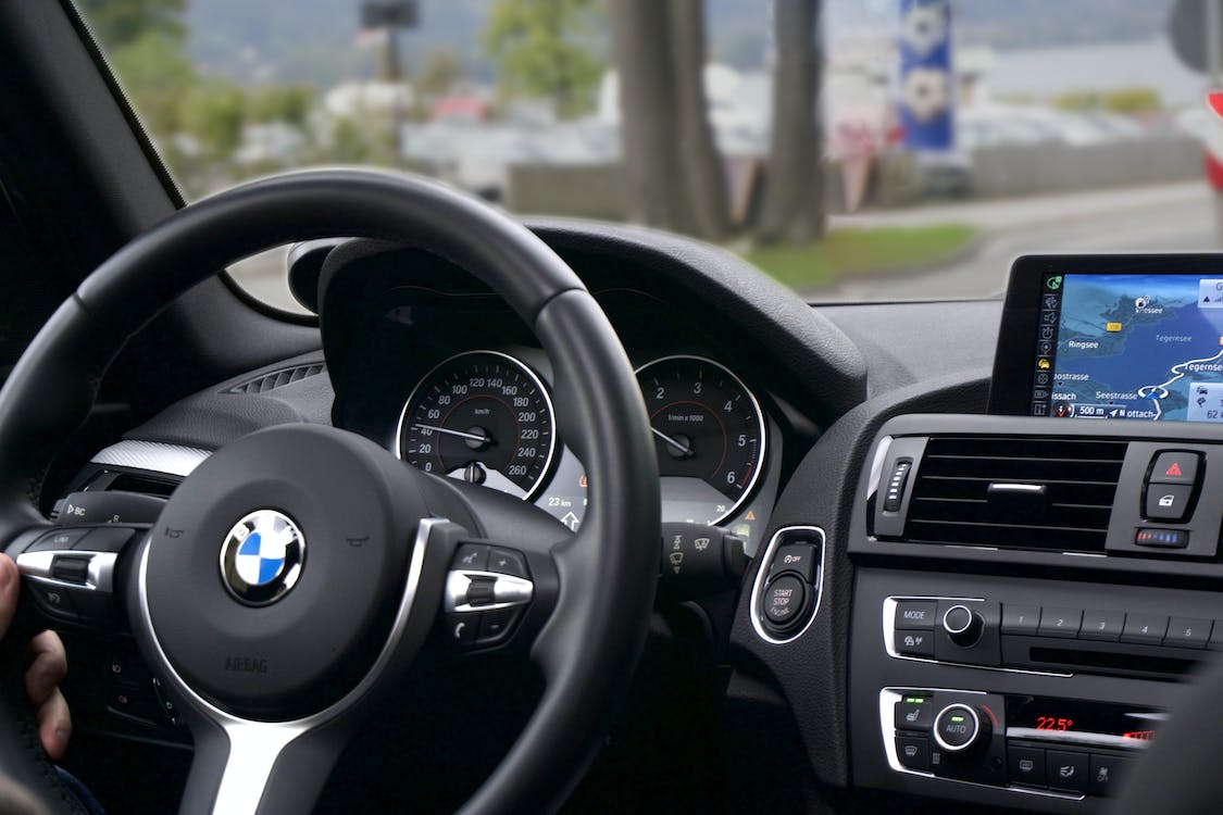 BMW Abandons Unpopular Heated Seats Subscription, Prioritizes Paid Software Services