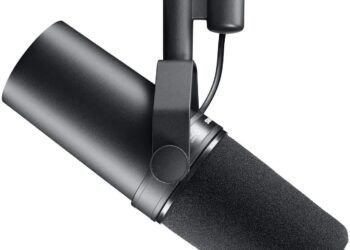 Shure SM7B Dynamic Studio Microphone - XLR Mic for Podcasting, Streaming, Vocal Recording & Broadcasting, Wide Frequency Range, Smooth Warm Audio, Detachable Windscreen, Black